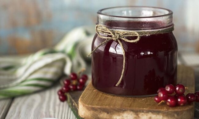 На заміну магазинним солодощам – рецепт домашнього желе зі смородини, від якого не відтягнеш за вуха