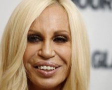 Донателла Версаче поплавала на яхті в бікіні
