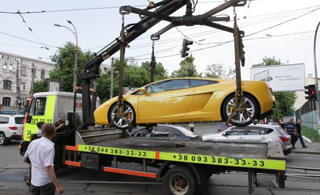 Тисячні штрафи: з водіїв висмокчуть останні гроші за неправильну парковку