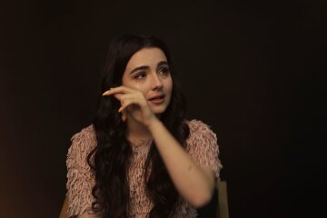 Анна Трінчер, скріншот з відео