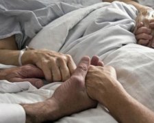 Українцям дозволили відвідувати пацієнтів в реанімації