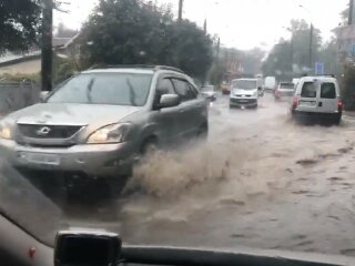 Сильна злива підтопила Чернівці, скріншот