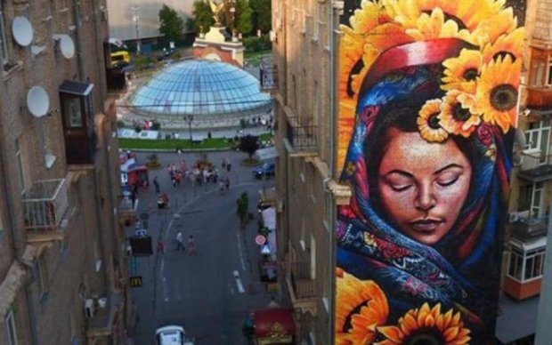 Український художник прикрасив столицю яскравим муралом, кияни у захваті