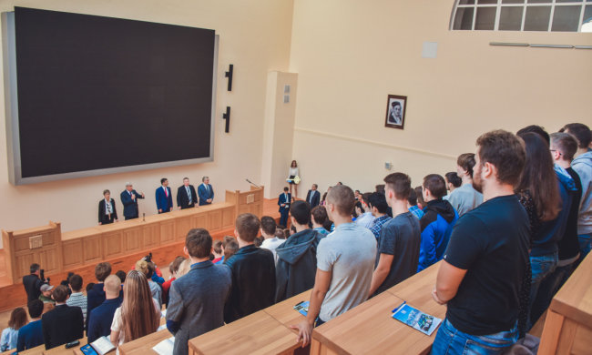 Гарячі дівчата в стилі садо-мазо: студентки КПІ показали сексуальне амплуа, вам знову захочеться у ВНЗ