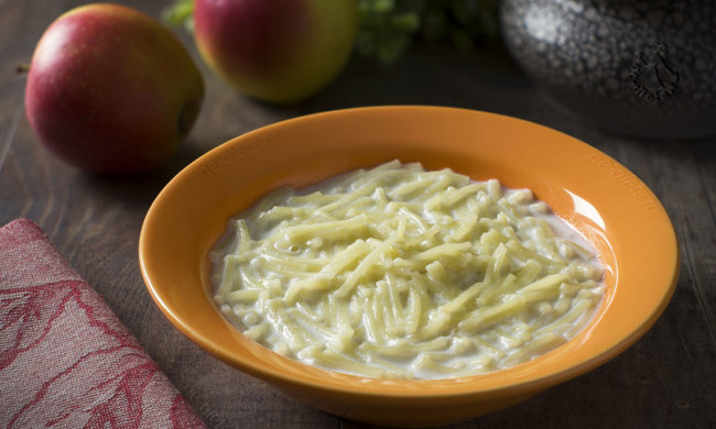 Рецепт, який повинна знати кожна господиня: ніжний молочний суп з макаронами