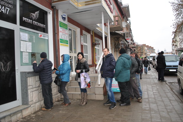 Курс валют на кінець року: українцям пояснили, яких фінансових "стрибків" варто остерігатися