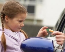 Діти не довіряють потворним людям