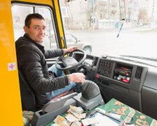 Столичний водій встановив вай-фай у маршрутці власним коштом