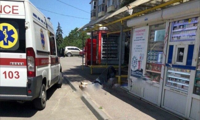 В Днепре мужчина умер после поездки в троллейбусе