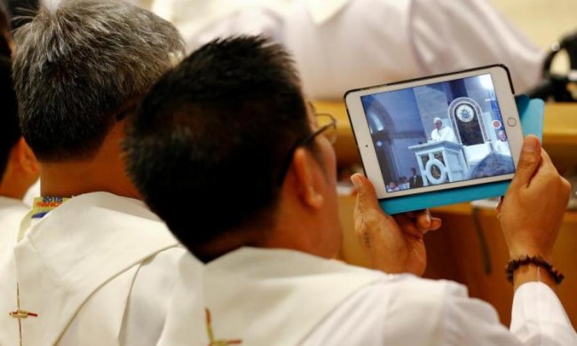 Ватикан створив смарт-помічника для священиків