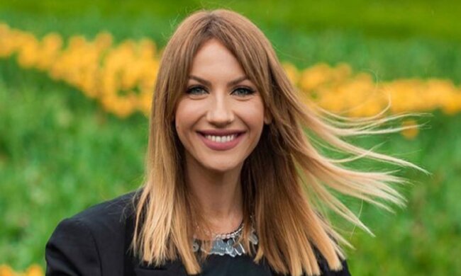 Леся Нікітюк у червоному латексі позичила ідею у Кім Кардаш'ян: "Коли колишній запросив на побачення"