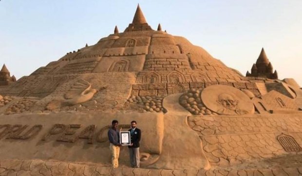 В сети показали крупнейшую в мире скульптуру из песка