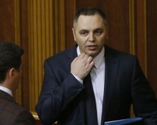 "Кілька десятків неприємних сюрпризів": Портнов розповів, як передав палкий "привіт" Порошенку обшуками у Бірюкова