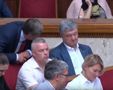 Вывод денег и сладкую жизнь Порошенко показали украинцам, опубликовано много интересных документов: полюбуйтесь