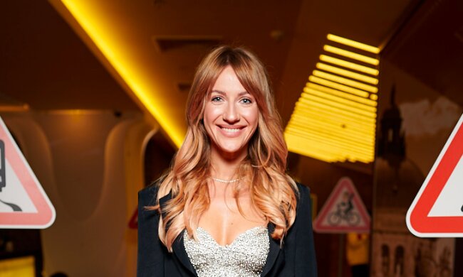 "Суперова моделька": Нікітюк захопила пікантним вбранням, яке пошила сама