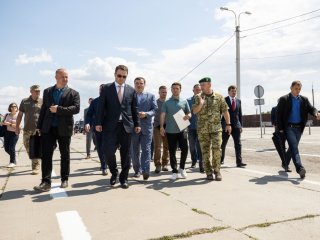 президент Украины впервые за 5 лет посетил адмінкордон с Крымом