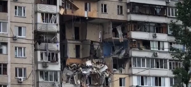Взрыв в одном из киевских домов, скриншот: Youtube