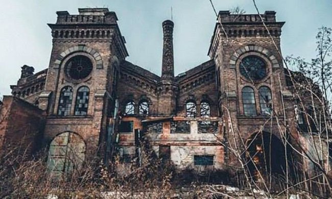 Самое красивое здание в Украине пилят на металл (фото)