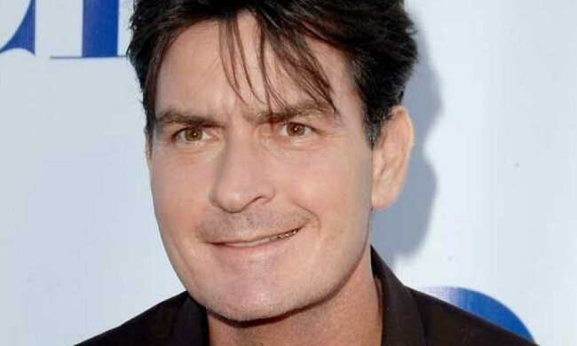 Больной СПИДом актер стал "лицом" бренда презервативов