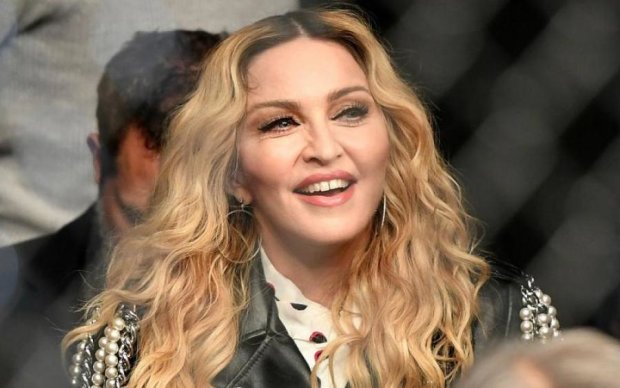 Фотограф підловив Мадонну в туалеті: більше, ніж інтимне фото