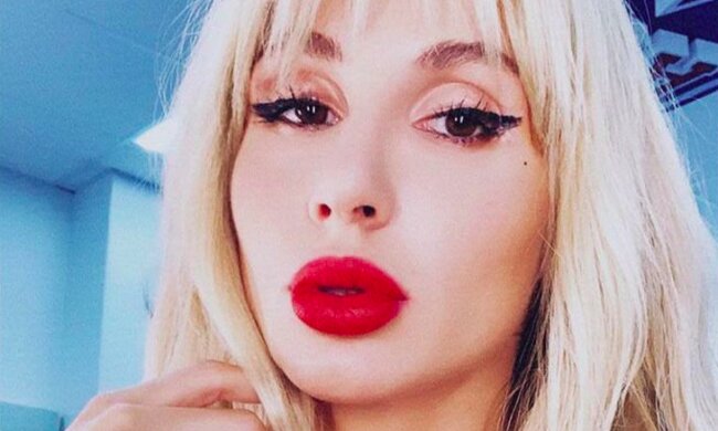 Лобода разгневала верующих голой грудью: "Либо крест сними, либо трусы надень"