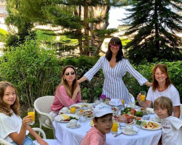 Маша Ефросинина с семьей, фото с Instagram
