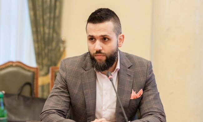 Максим Нефьодов, Кордон