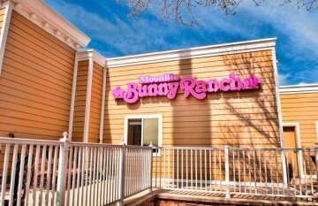 Ранчо Moonlite Bunny Ranch, фото з вільних джерел