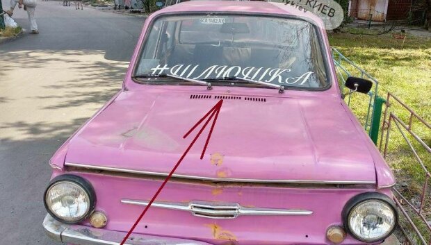 В Киеве заметили гламурную "малышку" в розовом: "Шл**ка"