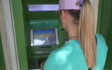 Банкомат. Фото: скрін youtube