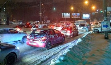 Киев сковали семибалльные пробки