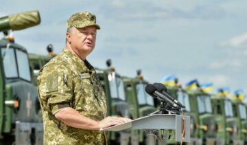 Україна наразі не готова до вступу в НАТО – Порошенко