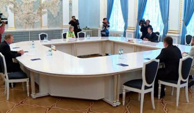 Контактная группа в Минске договорилась отвести маолокалиберное вооружение