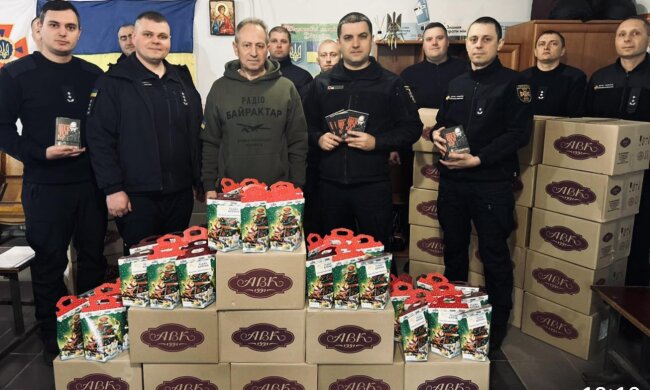 Допомога від "Рідної країни": Микола Томенко передав 650 подарунків дітям Героїв Херсонщини та 1,5 тонни масксіток військовим