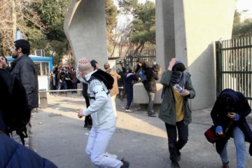 Массовые протесты в Иране: появились первые жертвы