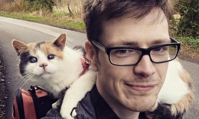 Слепая кошка и её хозяева-близнецы поднялись на гору ради спасения животных