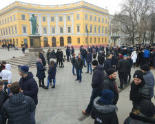 "Хочемо працювати в Україні!": десятки заробітчан в Одесі поставили дружків Труханову жорсткий ультиматум