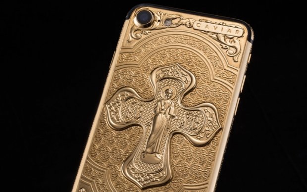 Святий iPhone: у РФ представили iPhone 7, які благословив єпископ
