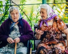 Украинцы сказали, что думают о пенсиях чиновников