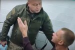 Призовника силою везуть у військкомат, кадр з відео