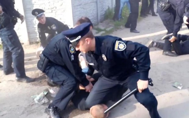 Массовая драка в Одессе: фигуранты дела 2 мая избили копов