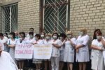В Днепре медики срочно обратились к Зеленскому, нет сил терпеть - "Остановите расправу над врачами!"