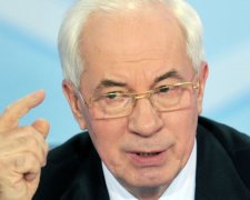 Азаров розповів про старечий маразм і про те, як "діди воювали"