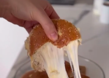 Сирні гарячі бургери, кадр з відео