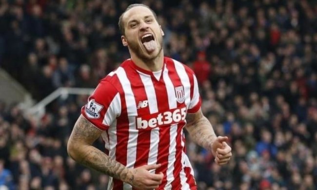 Австрийский футболист обплевал соперника