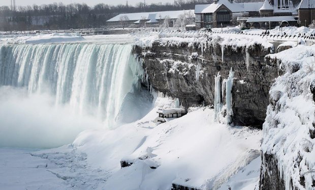 В США замерз Ніагарський водоспад: відео справжньої зимової казки