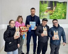 "Солнечные" гости в экоинспекции: как детские улыбки и разноцветные носки объединили житомирских экологов