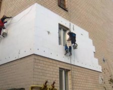 Спецназ сатани: потворний фасад будинку розбурхав киян