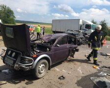 Авто вдребезги, водителя выпиливали: в тяжелом ДТП на Львовщине пострадали дети