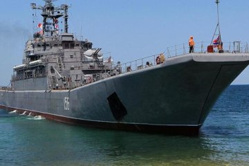 "Мощь" путинского флота пострадала от обыкновенного сухогруза